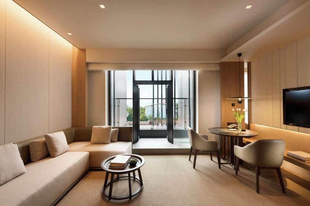 Premium King Suite room - Image 2
