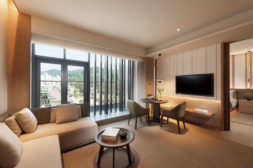 Premium King Suite room - Image 3