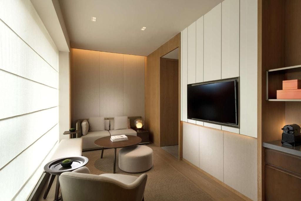 Deluxe King Suite room - Image 1