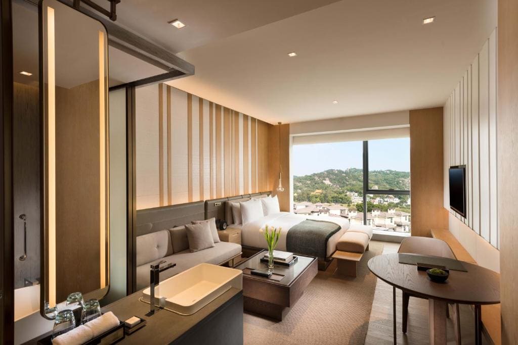Deluxe King Room room - Image 2