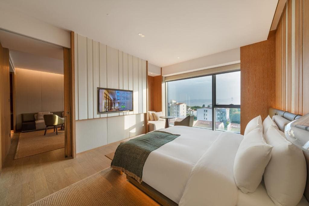 Premium King Suite with Sea View room - Image 1