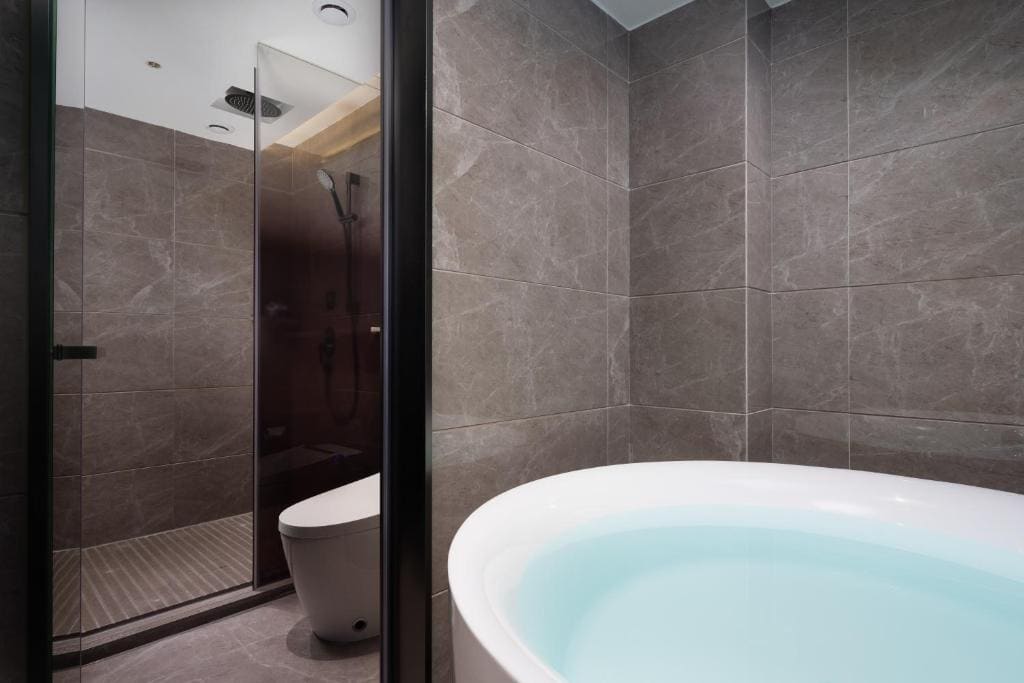 Double Room with Spa Bath room - Image 2