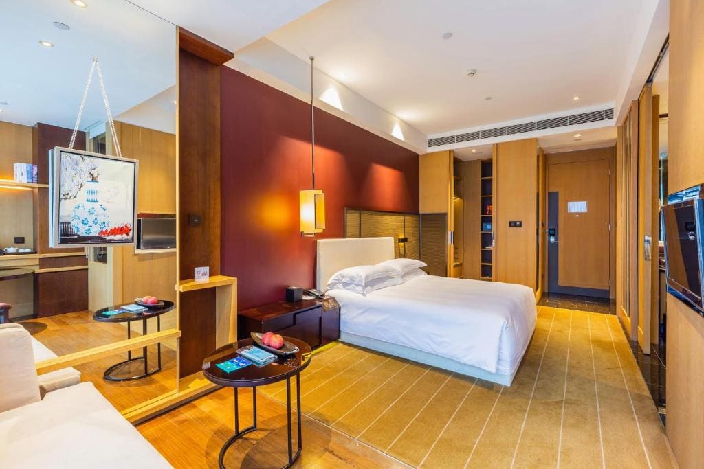 Deluxe Queen Room room - Image 1