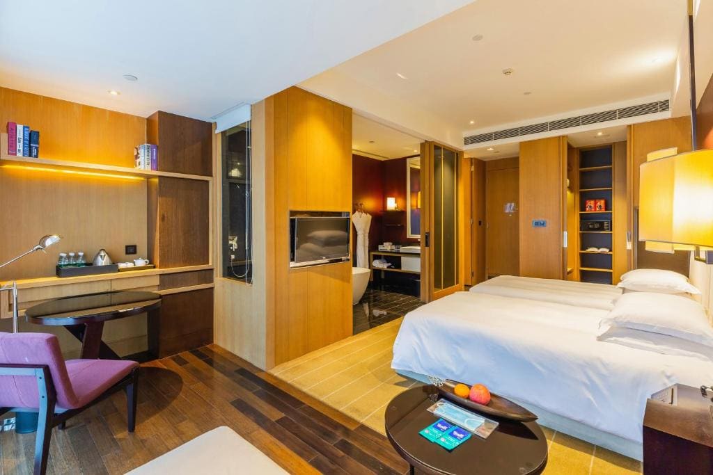 Deluxe Twin Room room - Image 3