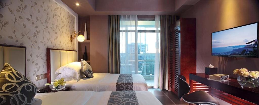 Twin Room with Balcony room - Image 3