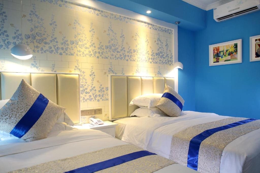 Twin Room with Balcony room - Image 2