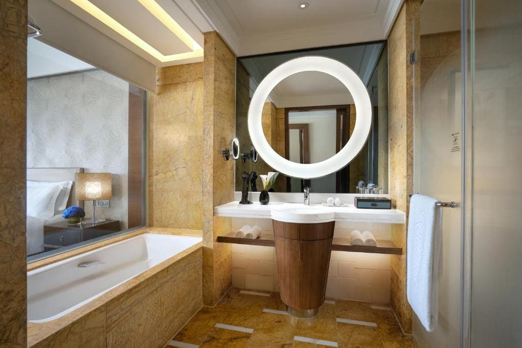 Deluxe Twin Room room - Image 3