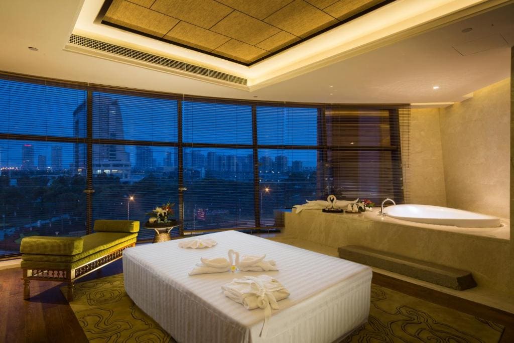 JIN LIN King Bed Room room - Image 1
