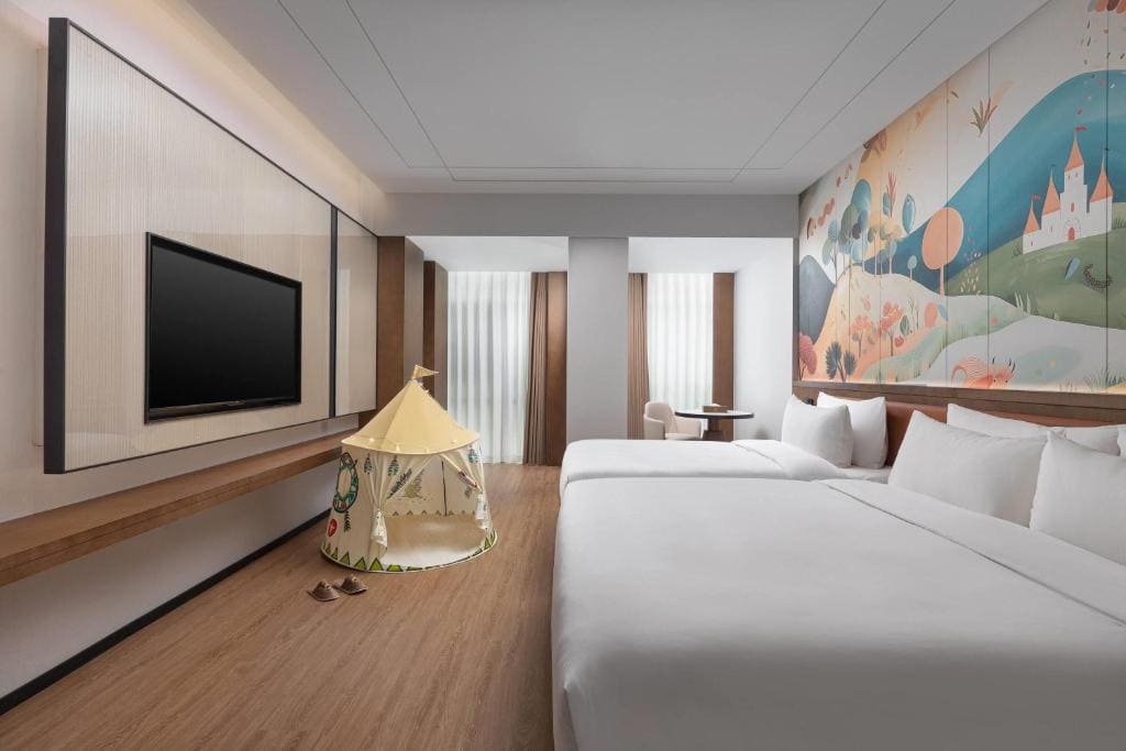 Family Room with One King Bed and One Double Bed, Non-Smoking room - Image 1