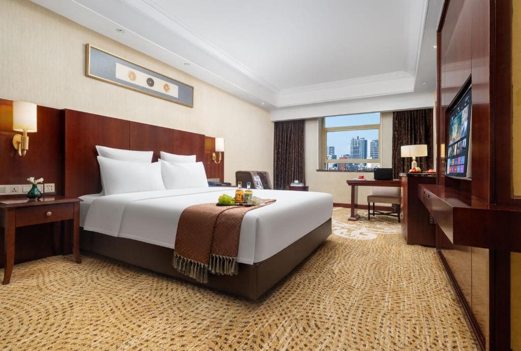 Deluxe Suite room - Image 3