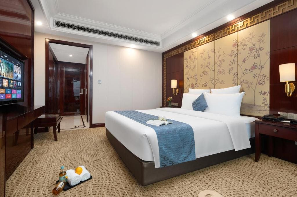 Deluxe Queen Room room - Image 1