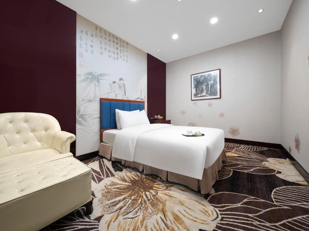 Three-Bedroom Suite room - Image 2