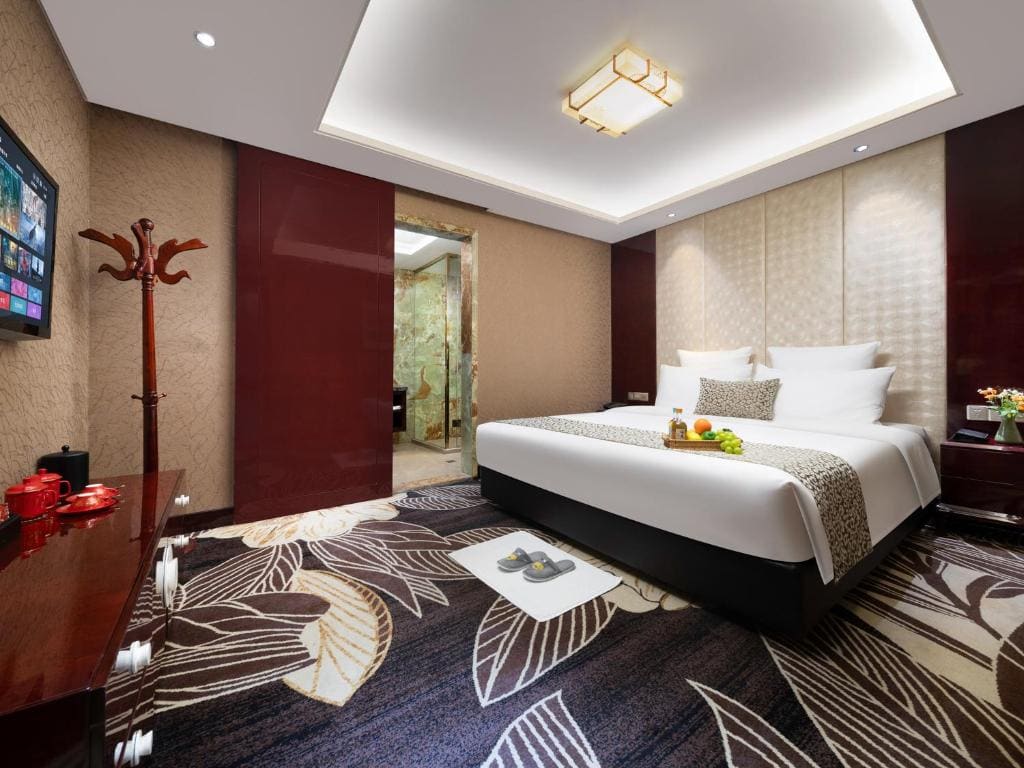 Three-Bedroom Suite room - Image 1