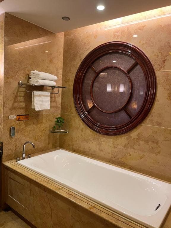 Deluxe Suite room - Image 2