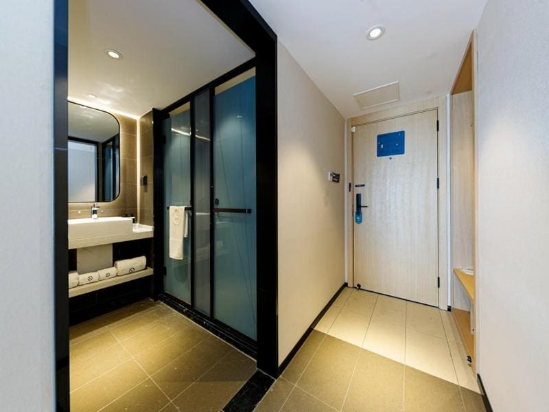 LanYi Double Room room - Image 3