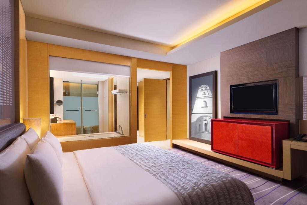 Deluxe King Room with City View room - Image 3