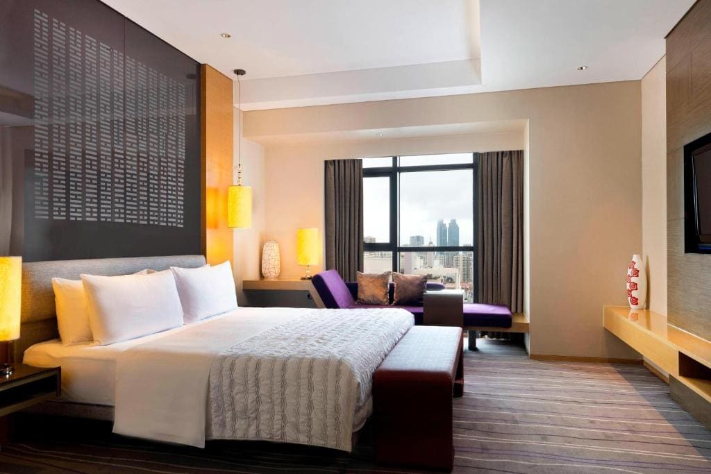 One-Bedroom Junior Suite with Club Lounge Access room - Image 1
