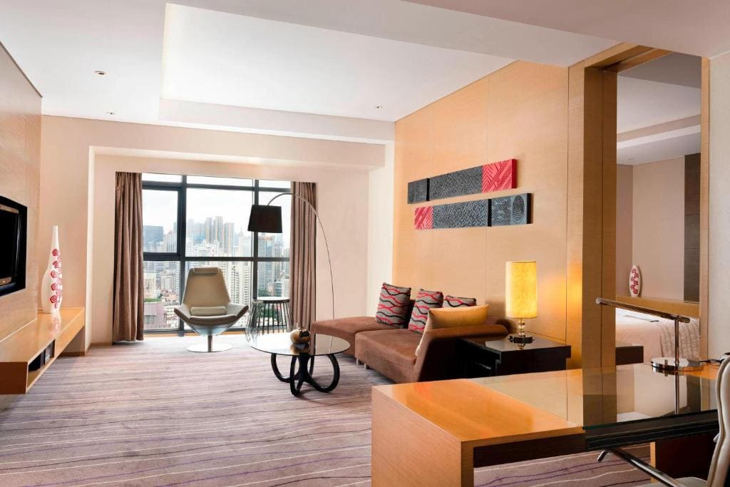 One-Bedroom Junior Suite with Club Lounge Access room - Image 2