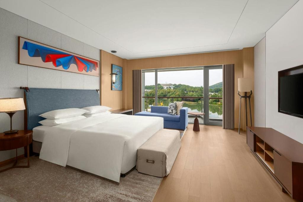 Executive King Suite with Balcony room - Image 1
