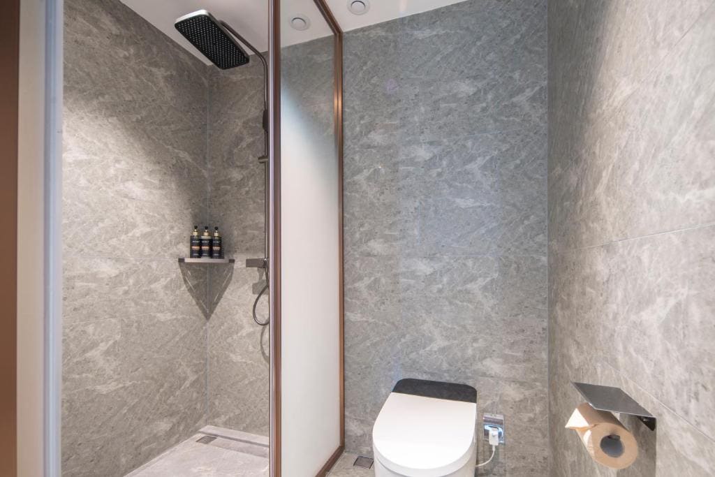 Double Room - Nanjing Road View room - Image 3