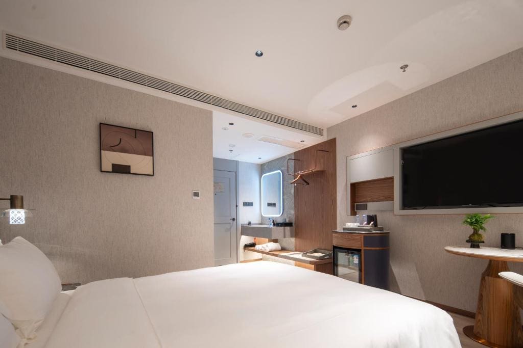 Quiet double bed room - no window room - Image 1