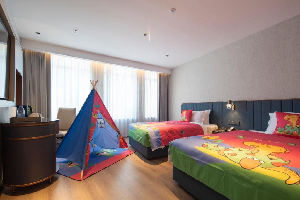 Family Room room - Image 2