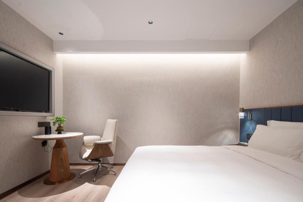 Quiet double bed room - no window room - Image 2