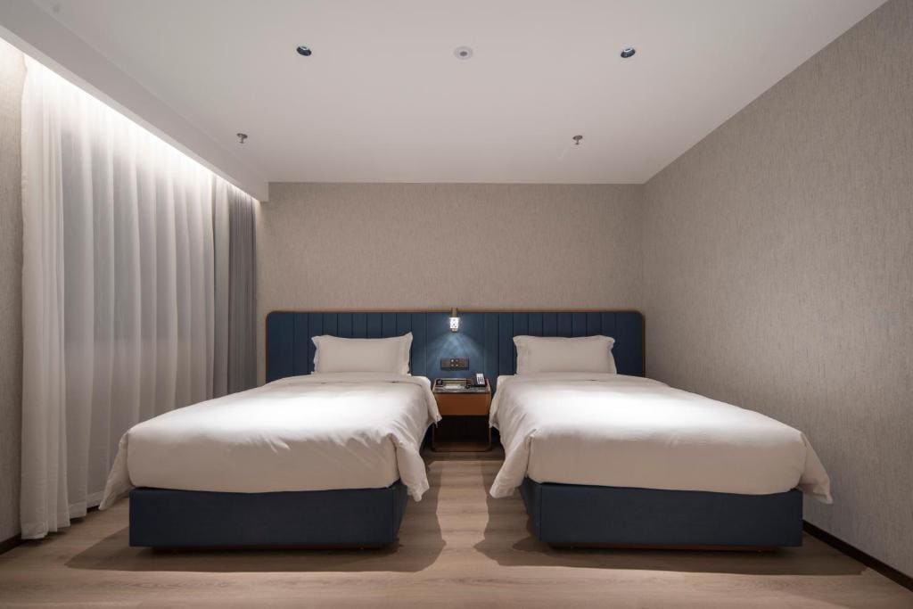 Quiet twin room - no window room - Image 3