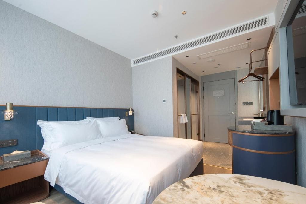 Double Room - Nanjing Road View room - Image 2