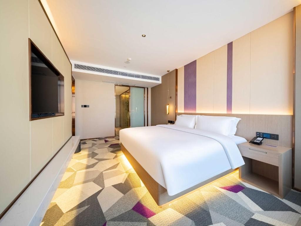 Deluxe Suite room - Image 3