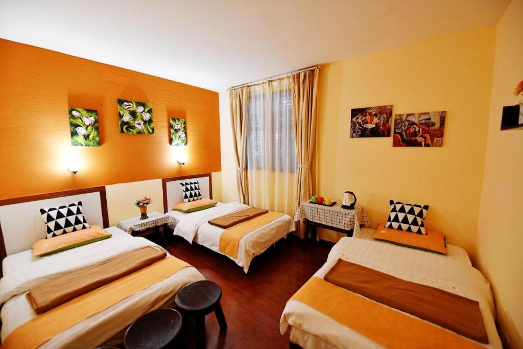 Classic Triple Room room - Image 2