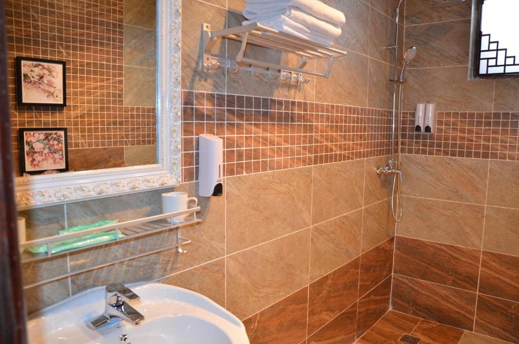 Standard Twin Room room - Image 2