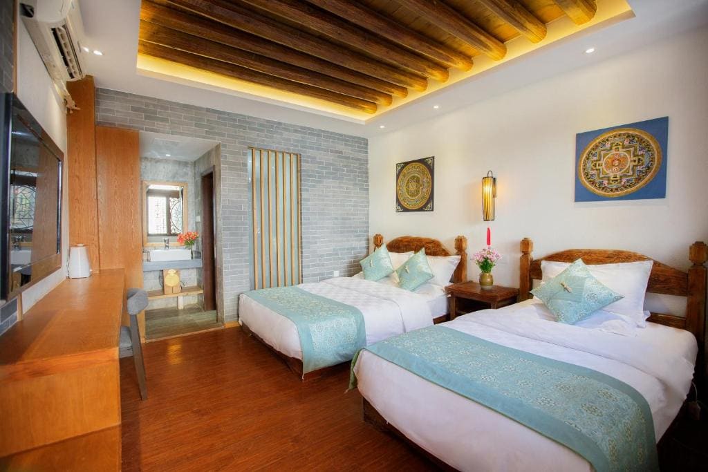Deluxe Family Room room - Image 2