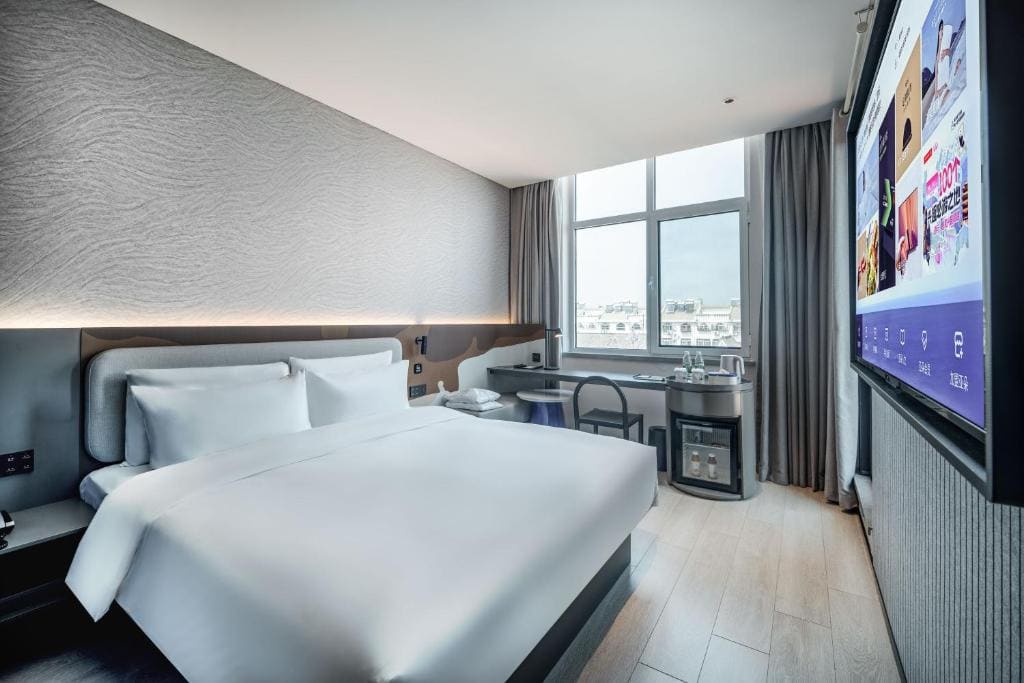 Enjoy Courtyard King Room room - Image 3