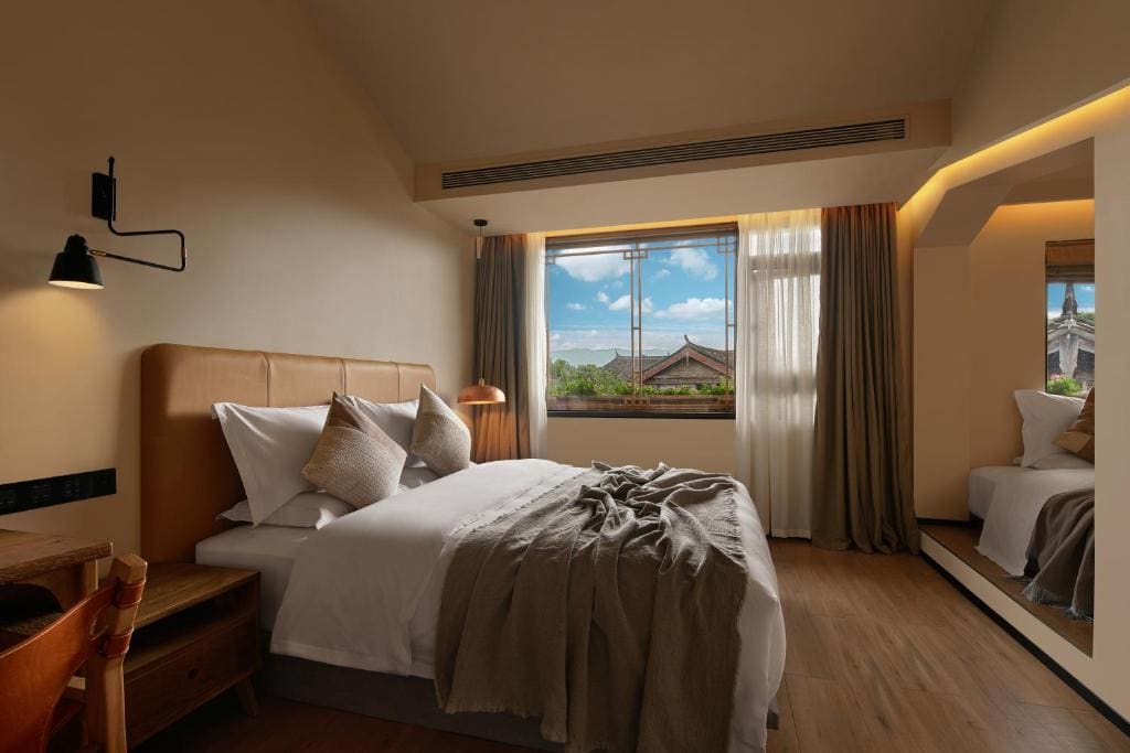 Balcony AV Family Room room - Image 3