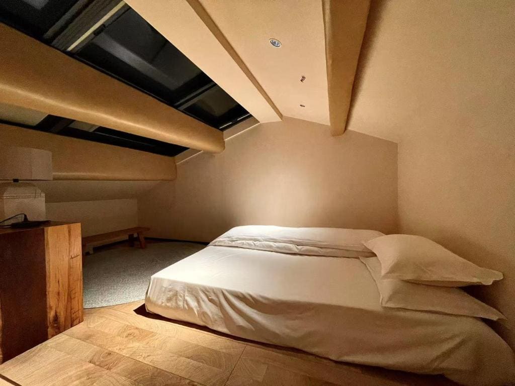 LOFT Book Bar King Room room - Image 2