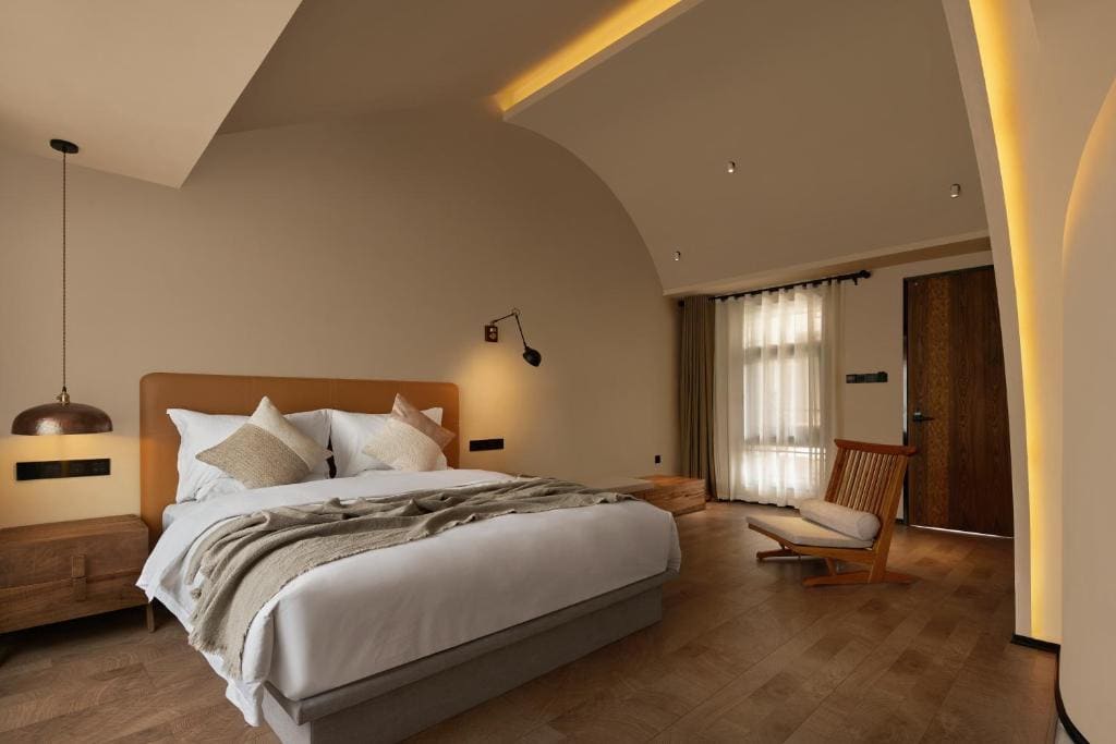 Queen Room with Garden View room - Image 2