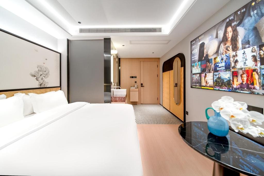Deluxe Queen Room room - Image 2