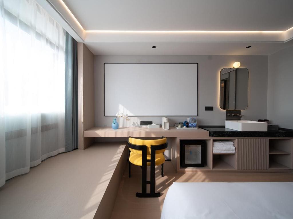 Queen Room with Garden View room - Image 3