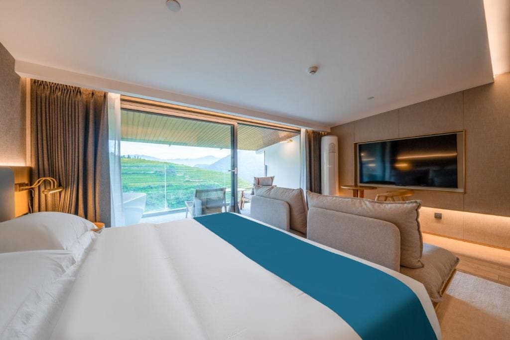 Deluxe Double Room with Balcony room - Image 1