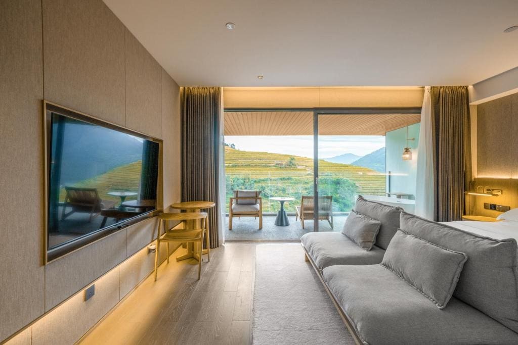 Family Room with Mountain View room - Image 2