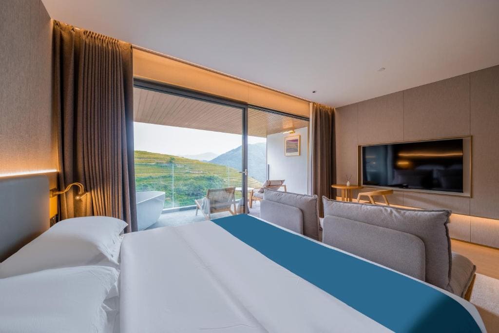 King Room with Mountain View room - Image 1