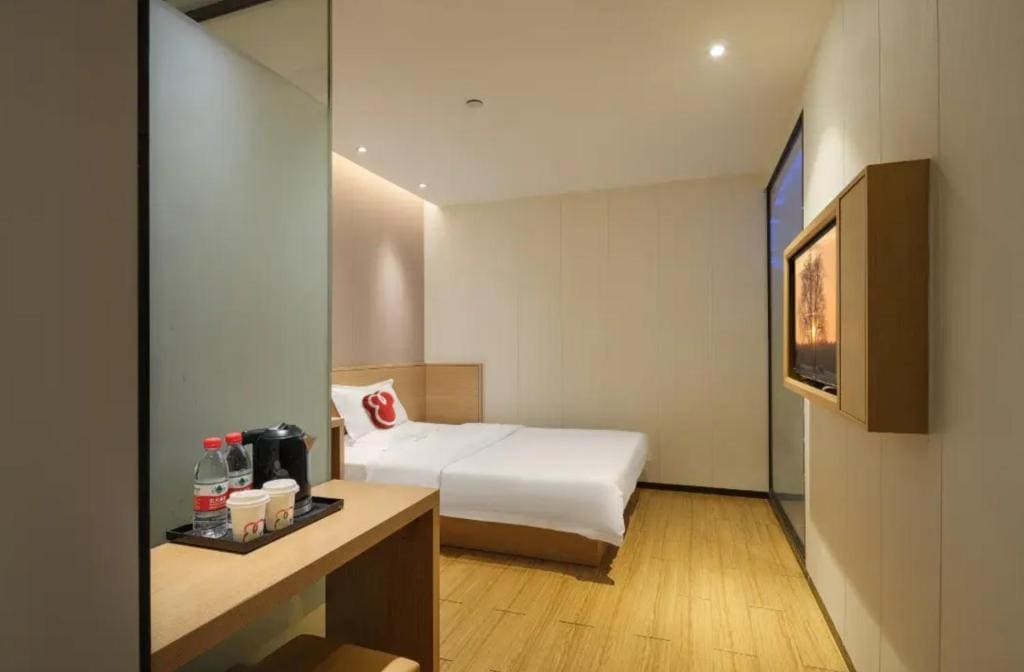 Double Room with Private Bathroom room - Image 3