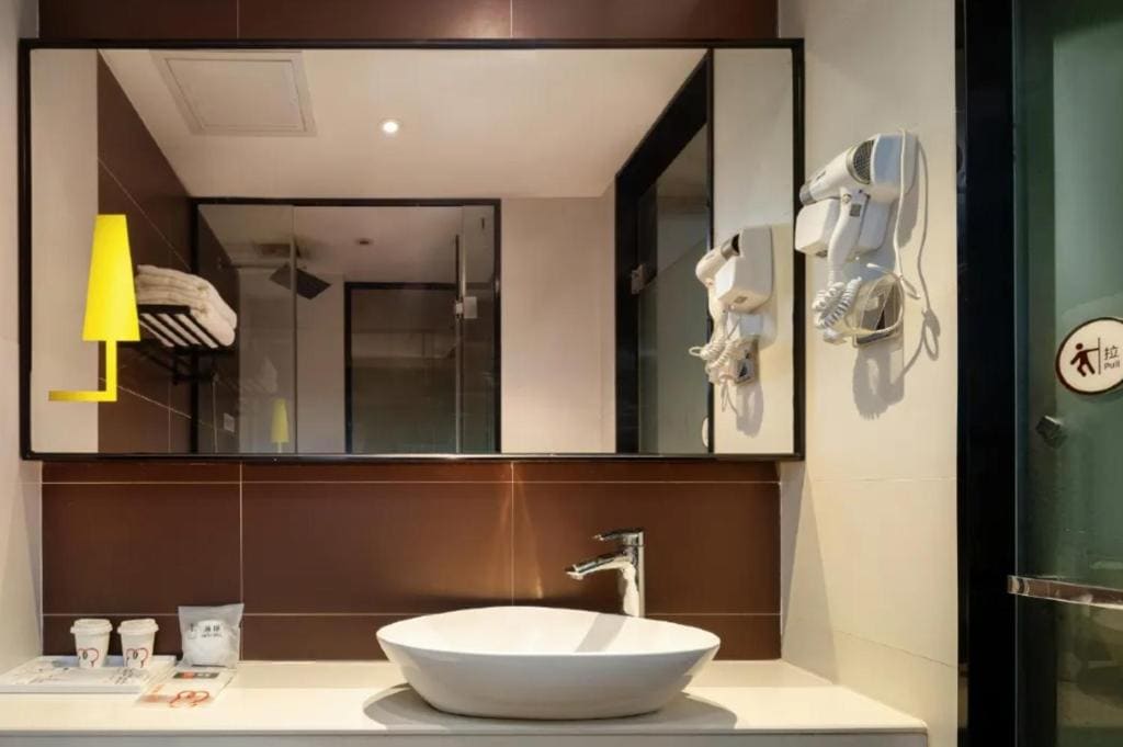 Double Room with Private Bathroom room - Image 2
