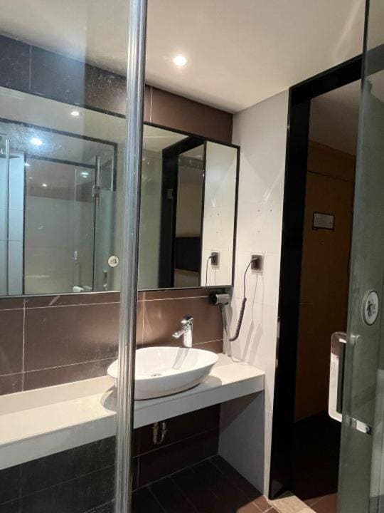 Twin Room with Private Bathroom room - Image 1