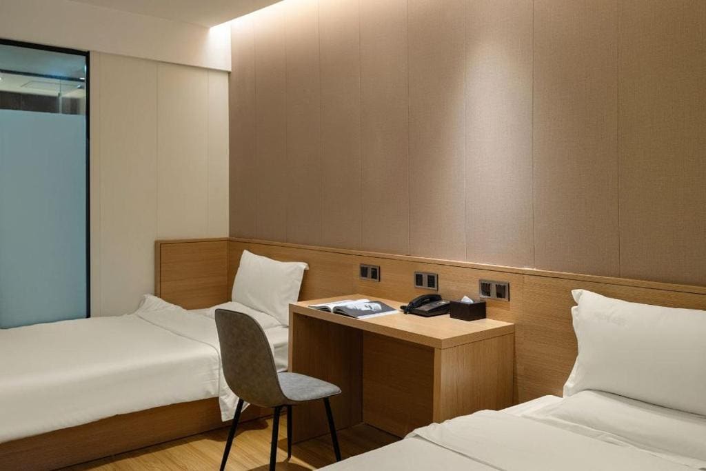 Twin Room with Private Bathroom room - Image 3