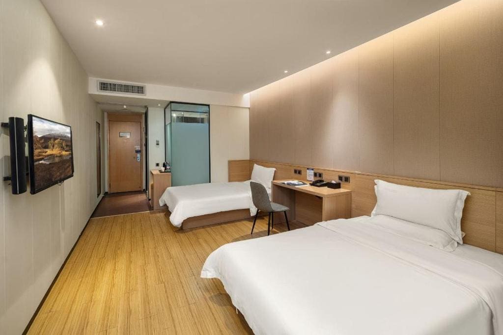 Twin Room with Private Bathroom room - Image 2