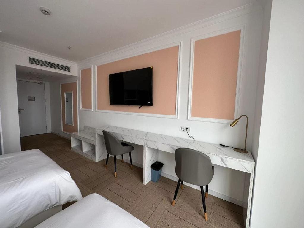 Deluxe Twin Room room - Image 3