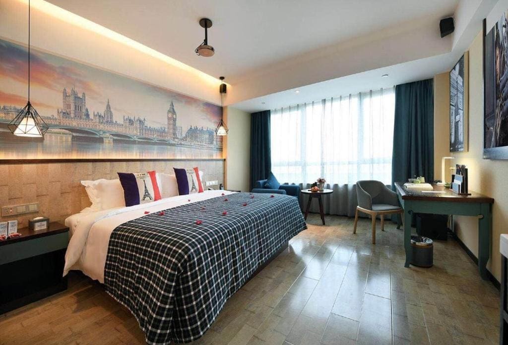 Deluxe King Room room - Image 2