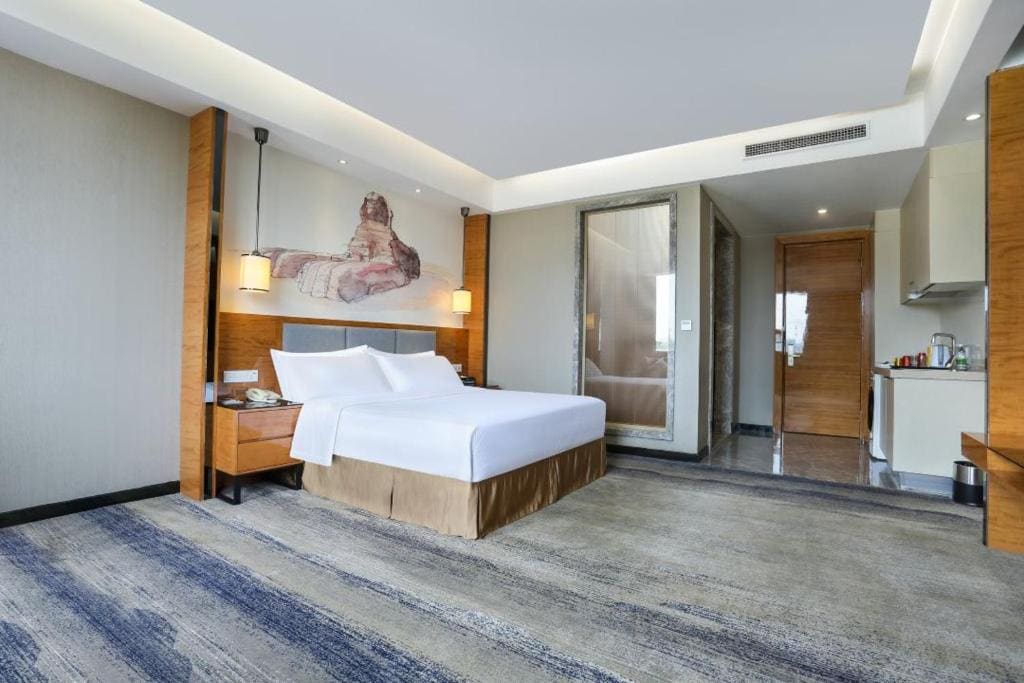 Single Room with Bathroom room - Image 1